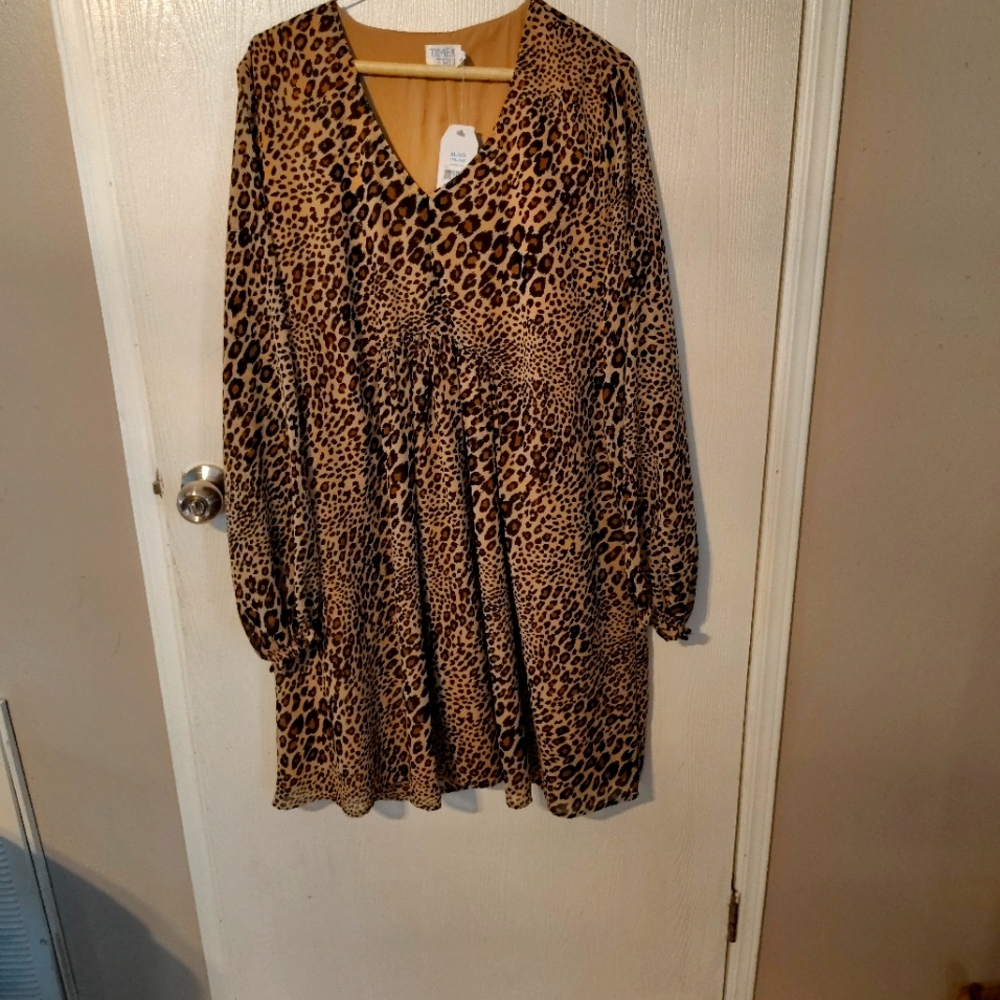 Leopard print long sleeve v-neck dress